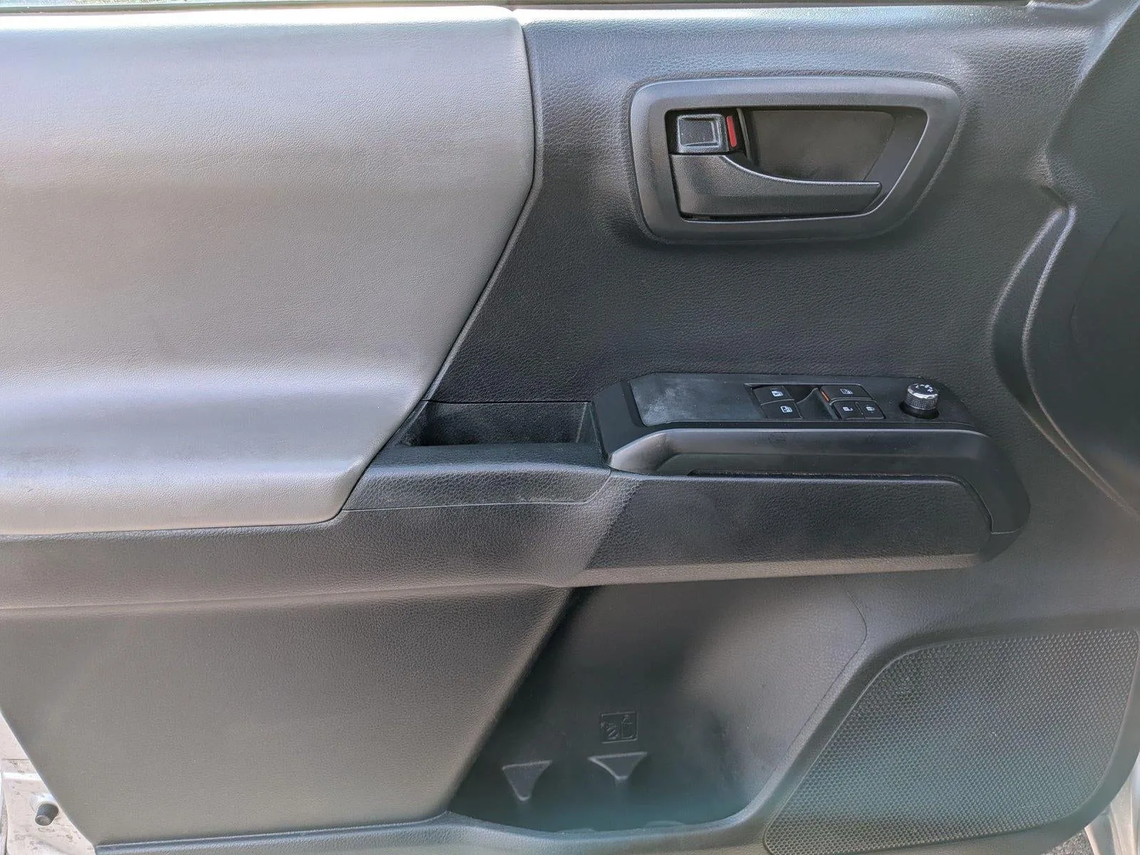 2018 Toyota Tacoma SR Access Cab 6' Bed I4 4x2 AT (GS) photo 10