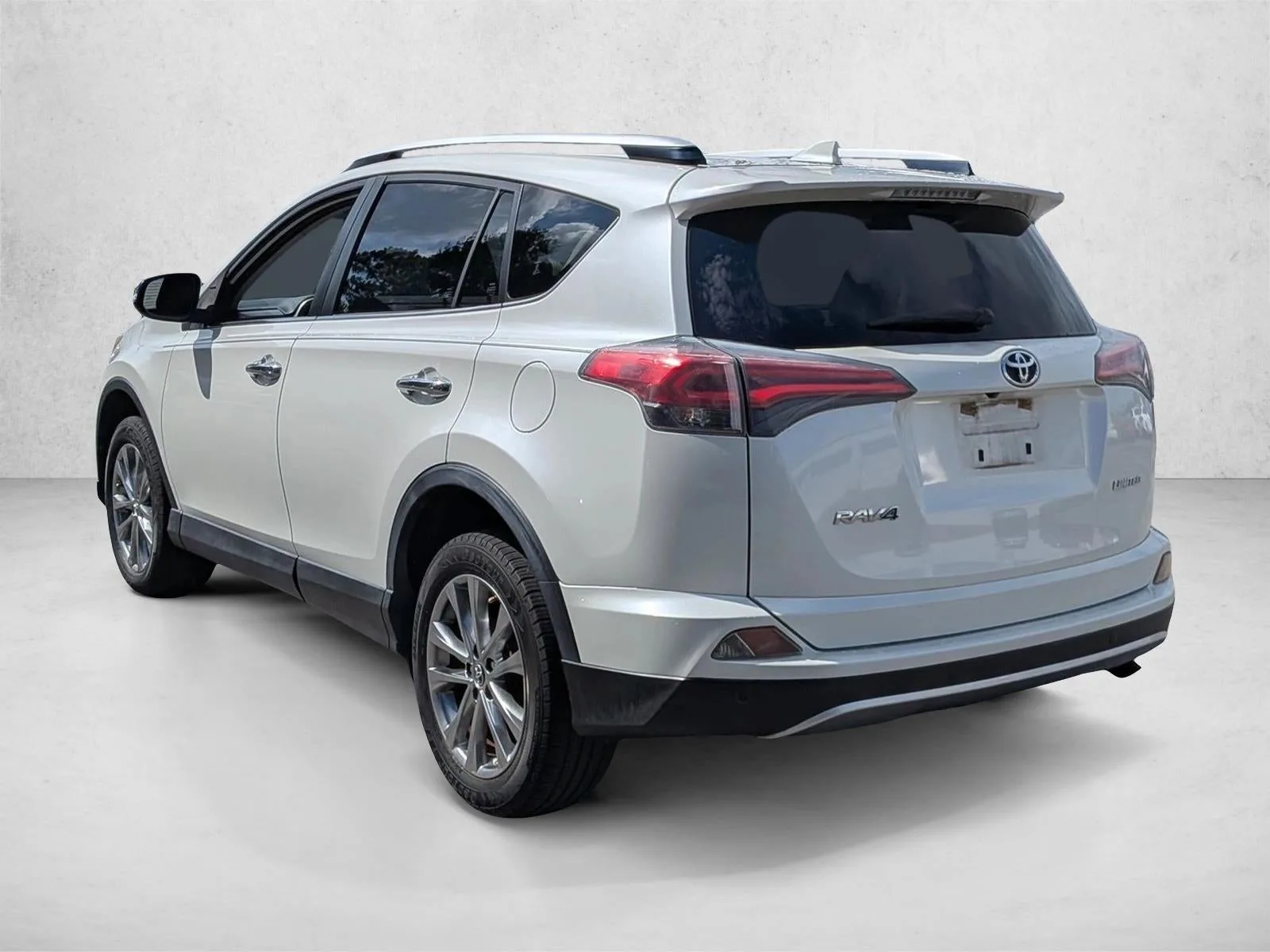 2016 Toyota RAV4 FWD 4dr Limited (Natl) photo 8