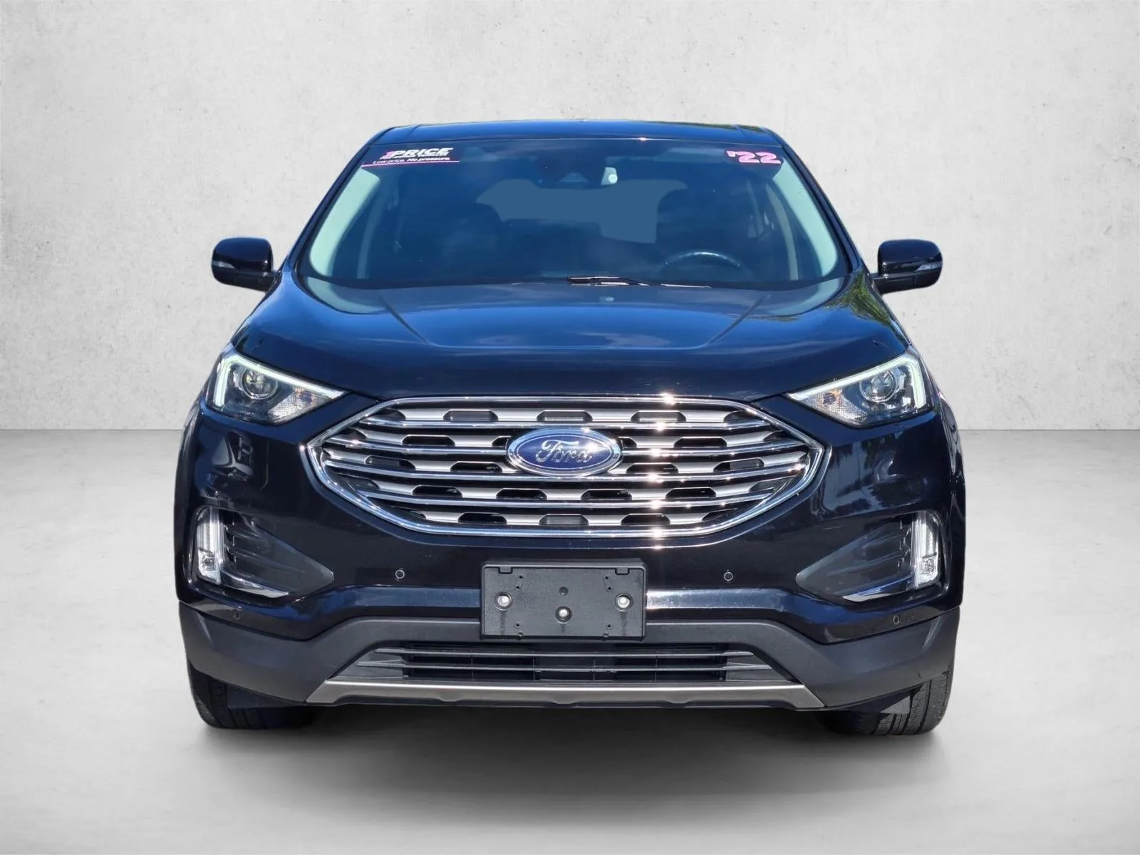 2022 Ford Edge Titanium AWD photo 2