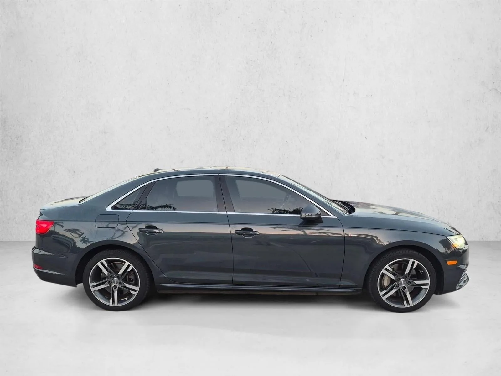 2017 Audi A4 2.0 TFSI Auto Premium Plus FWD photo 4