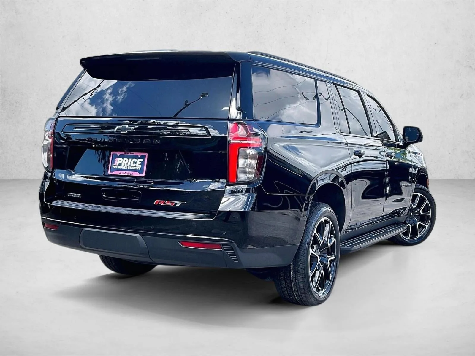 2024 Chevrolet Suburban RST photo 2