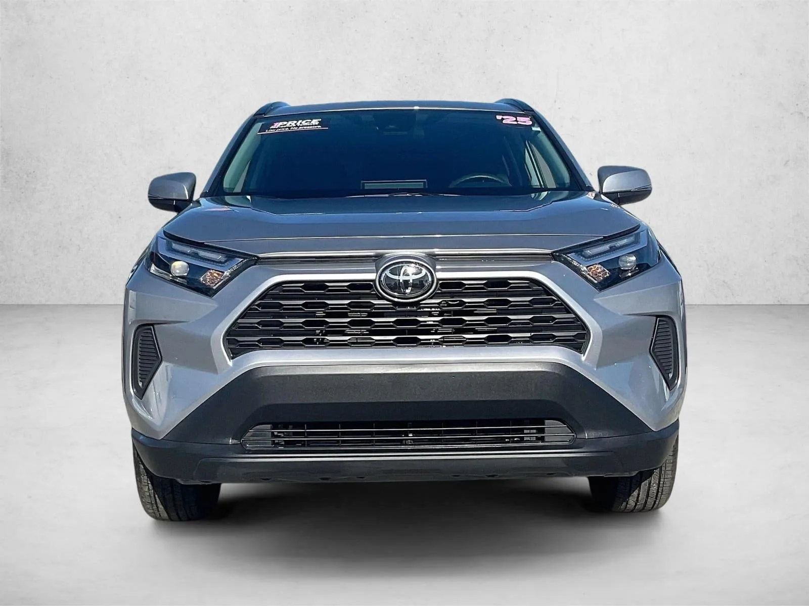 2025 Toyota RAV4 Hybrid XLE photo 3