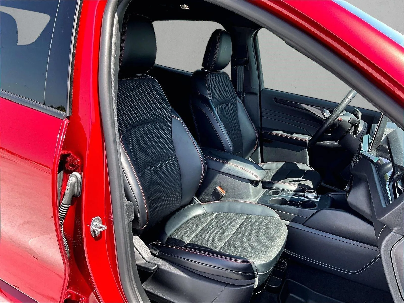 2024 Ford Escape ST-Line photo 9