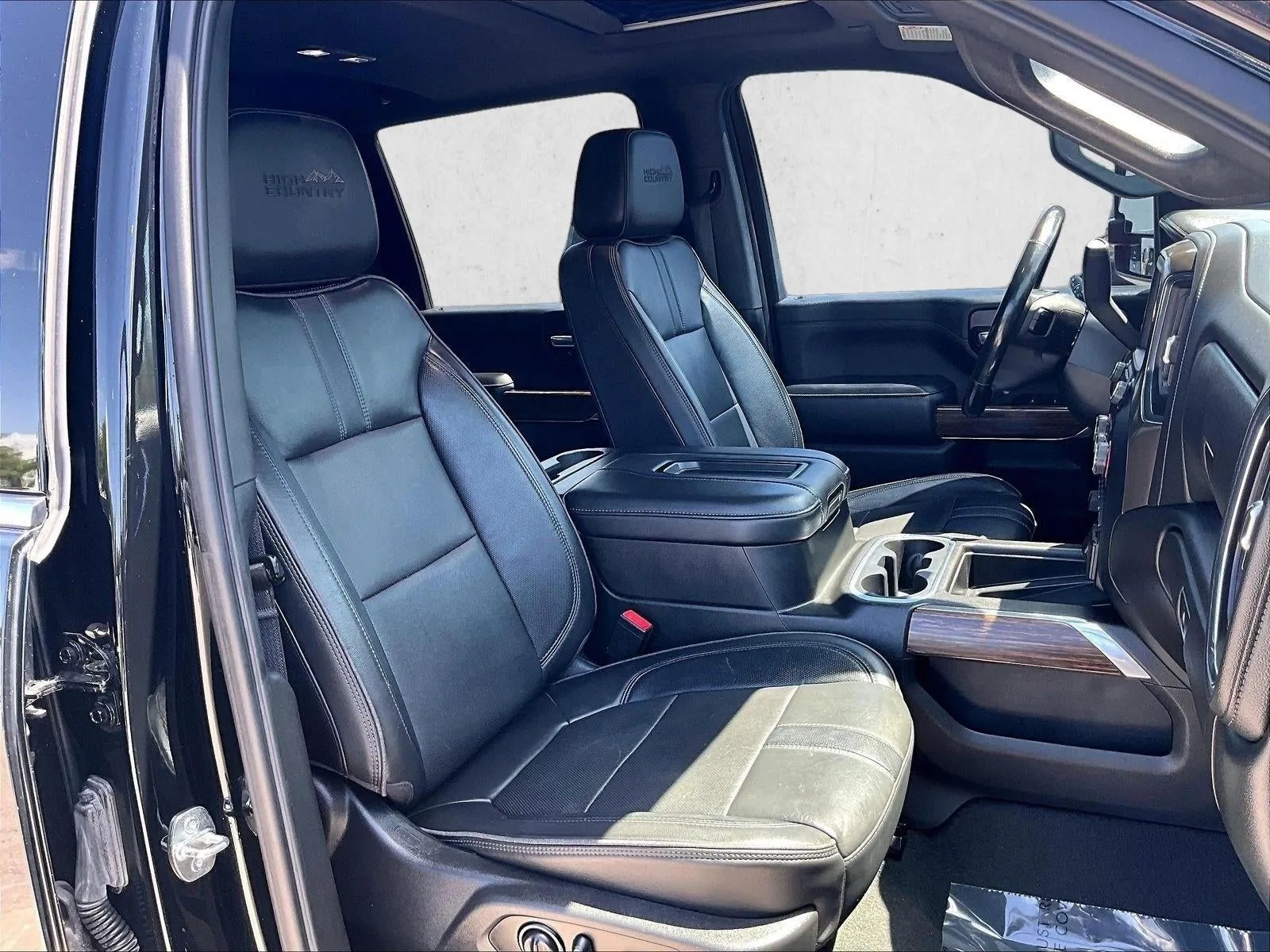 2022 Chevrolet Silverado 2500 HD High Country photo 9
