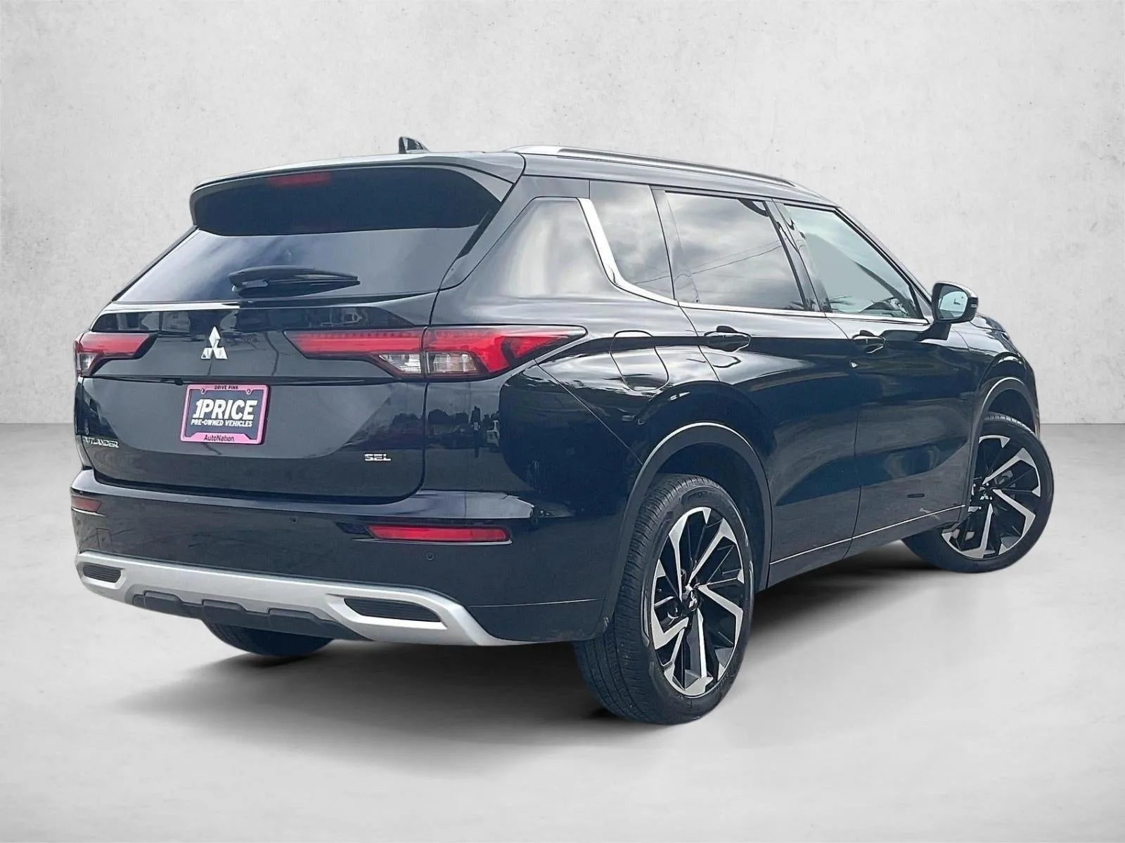 2024 Mitsubishi Outlander SEL photo 2