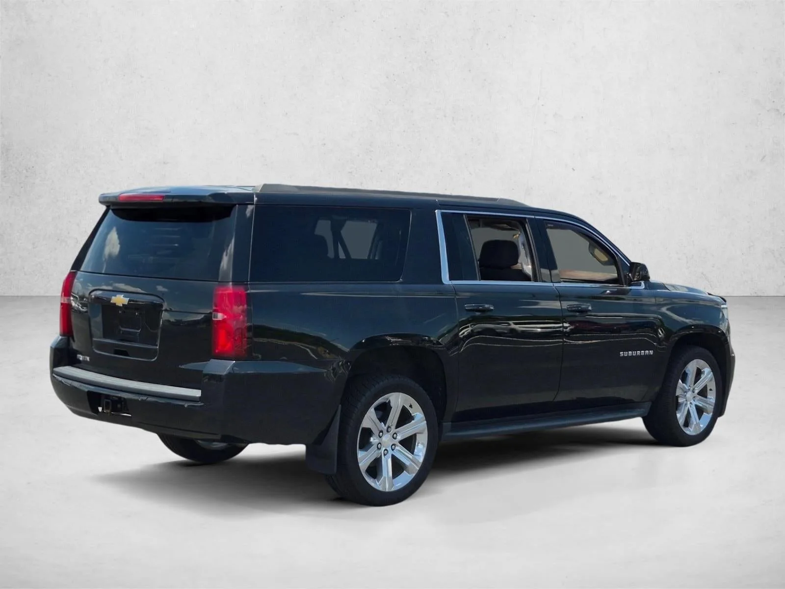 2017 Chevrolet Suburban LS photo 5