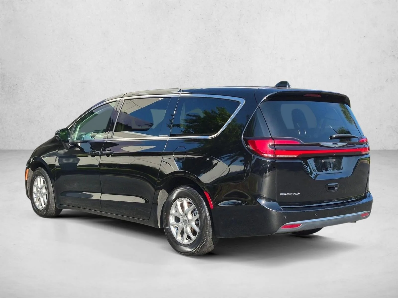2024 Chrysler Pacifica Touring L FWD photo 8