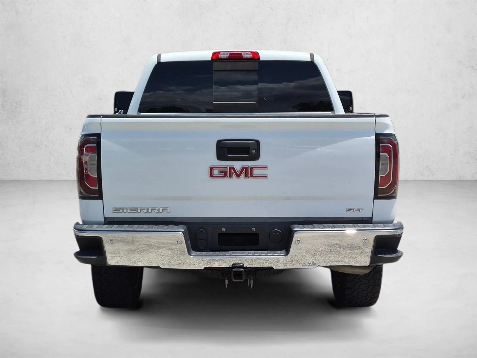 2018 GMC Sierra 1500 Crew Cab Short Box 2-Wheel Drive SLT photo 6