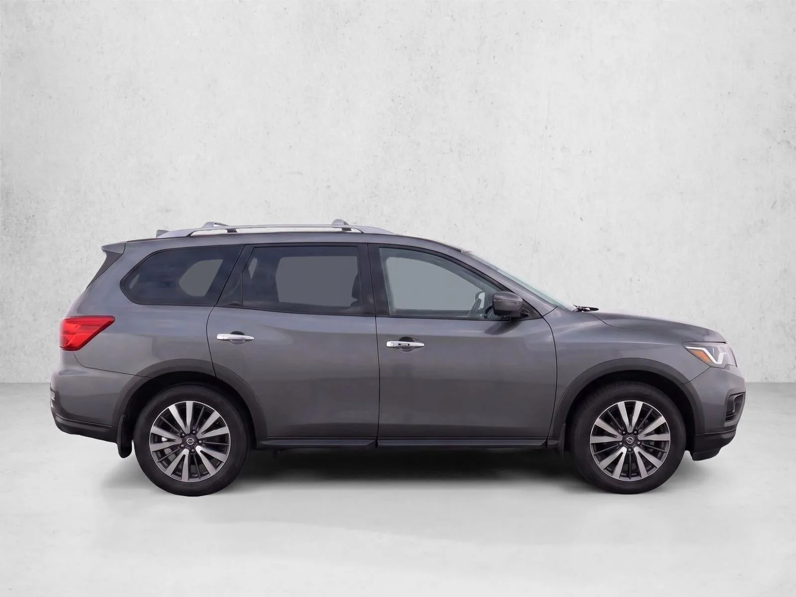 2020 Nissan Pathfinder FWD S photo 8