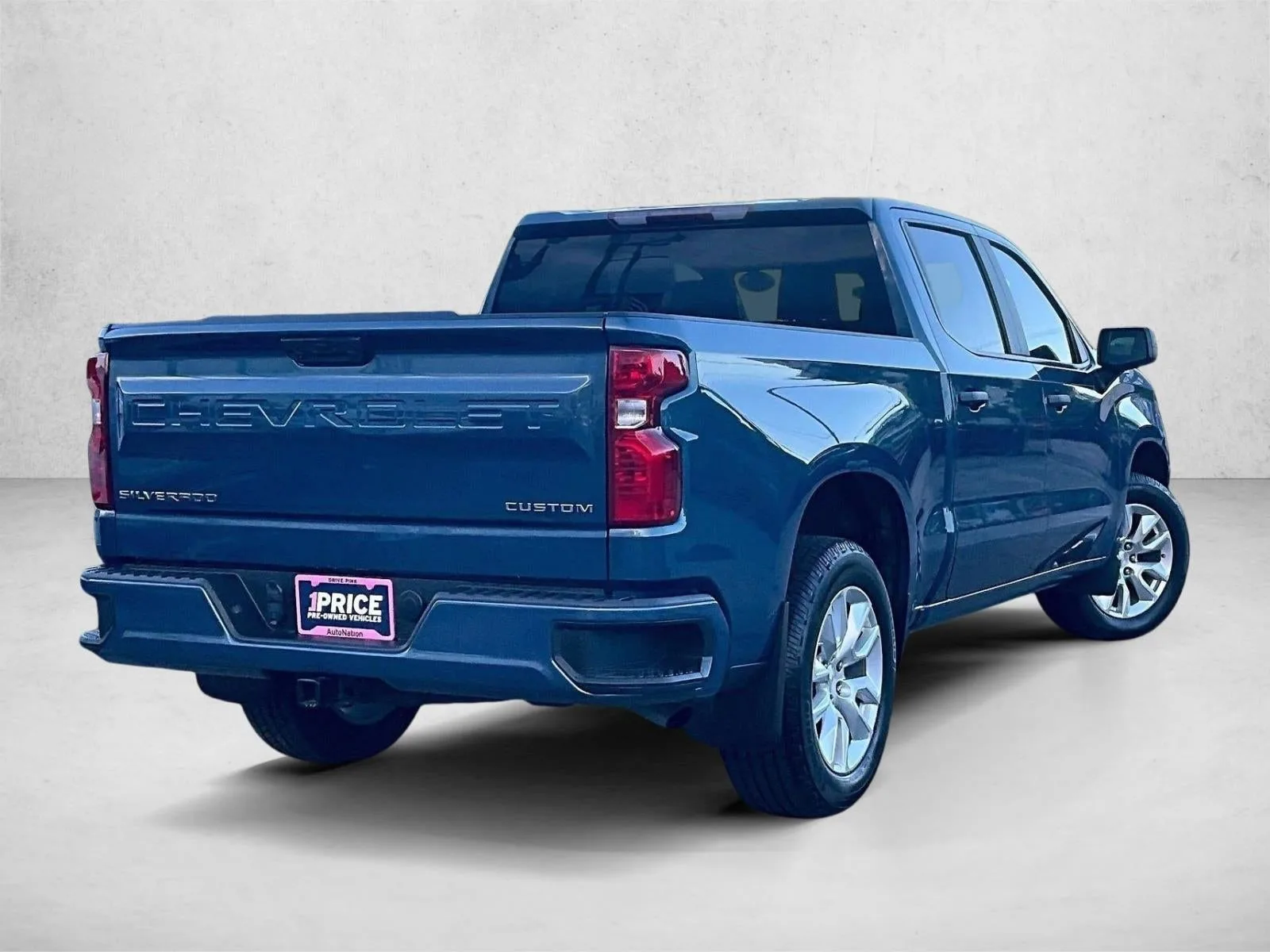 2024 Chevrolet Silverado 1500 Custom photo 2