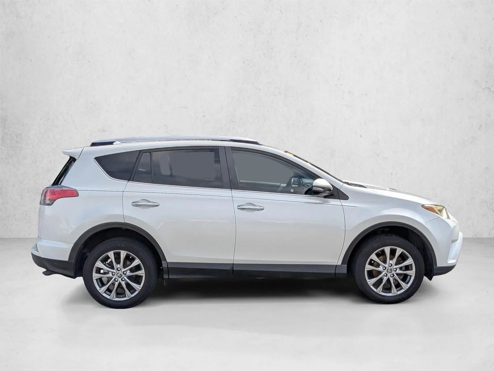 2016 Toyota RAV4 FWD 4dr Limited (Natl) photo 5