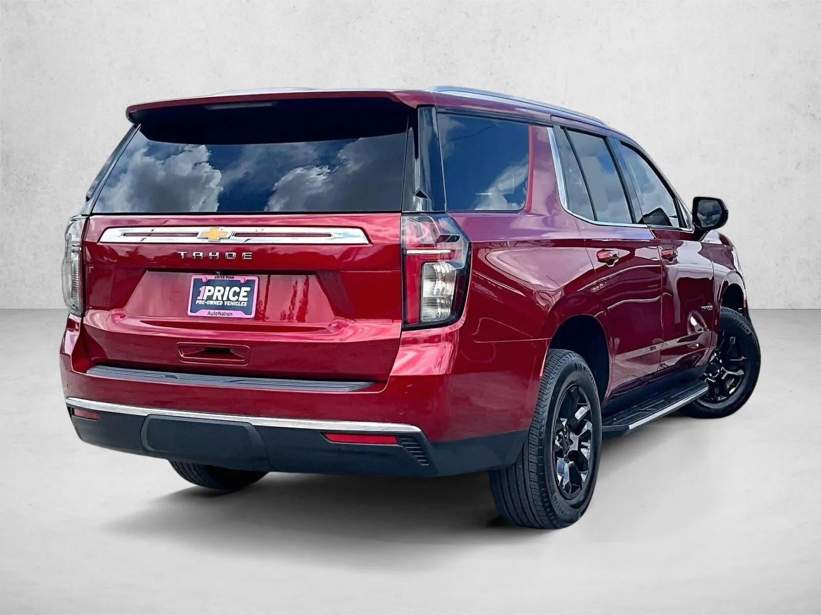 2021 Chevrolet Tahoe LS photo 2