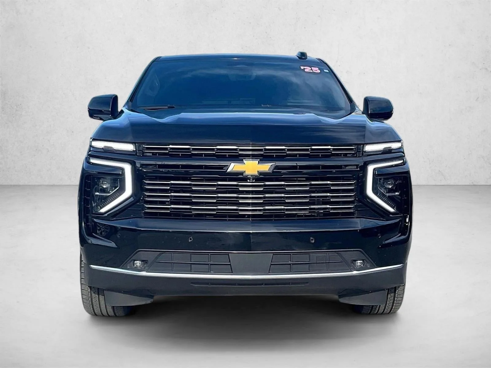 2025 Chevrolet Suburban High Country photo 3