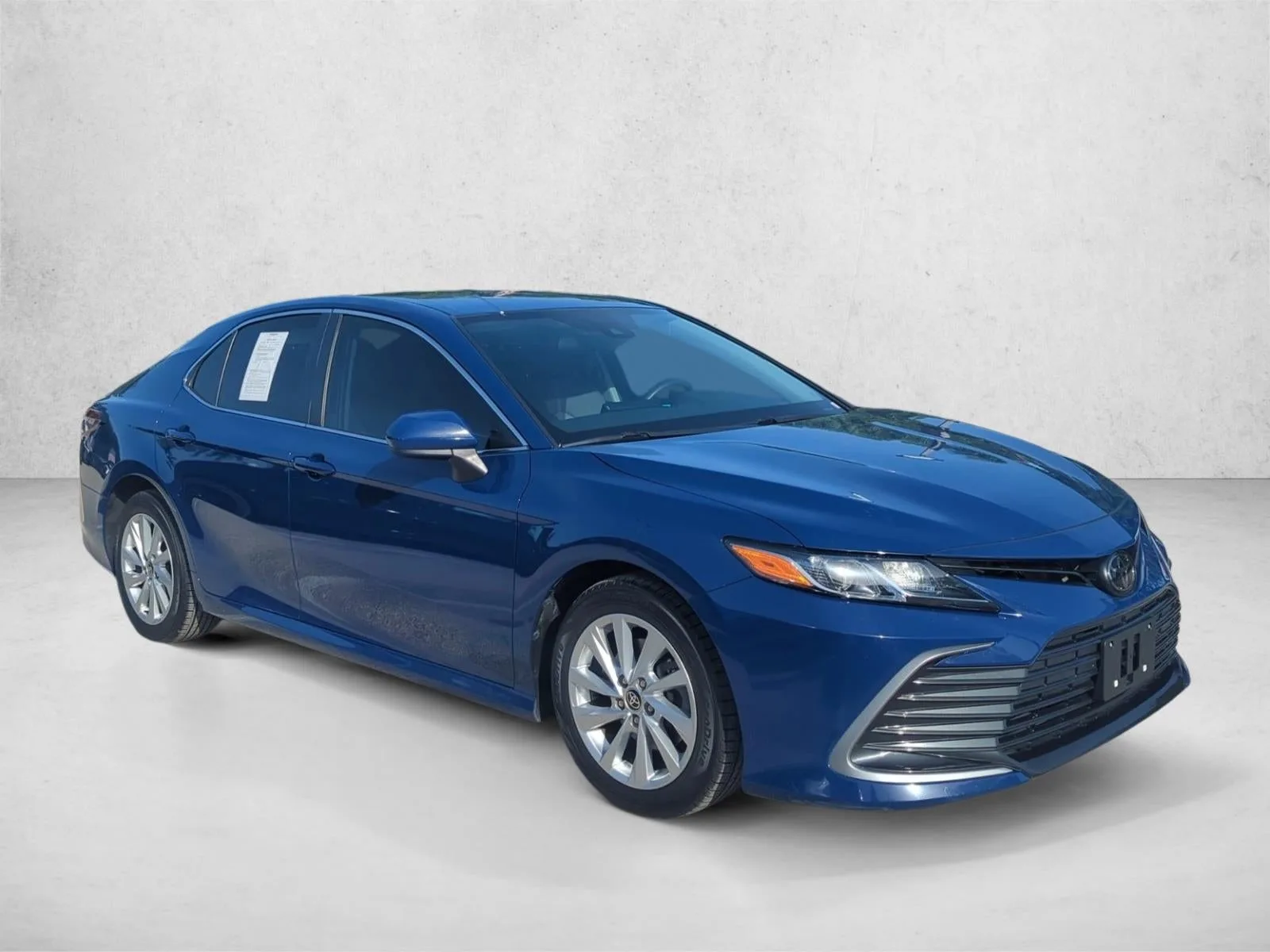 2023 Toyota Camry LE Auto (SE) photo 3