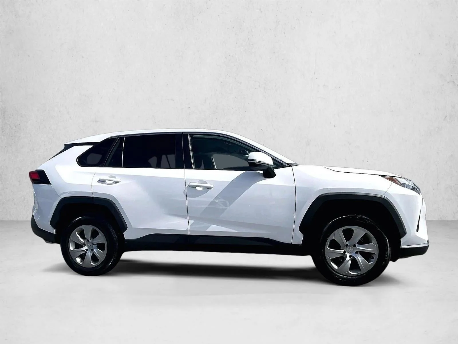 2023 Toyota RAV4 LE photo 5