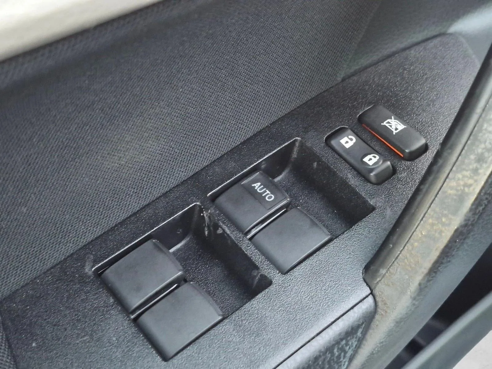 2014 Toyota Corolla 4dr Sdn CVT Auto LE Plus (Natl) photo 11