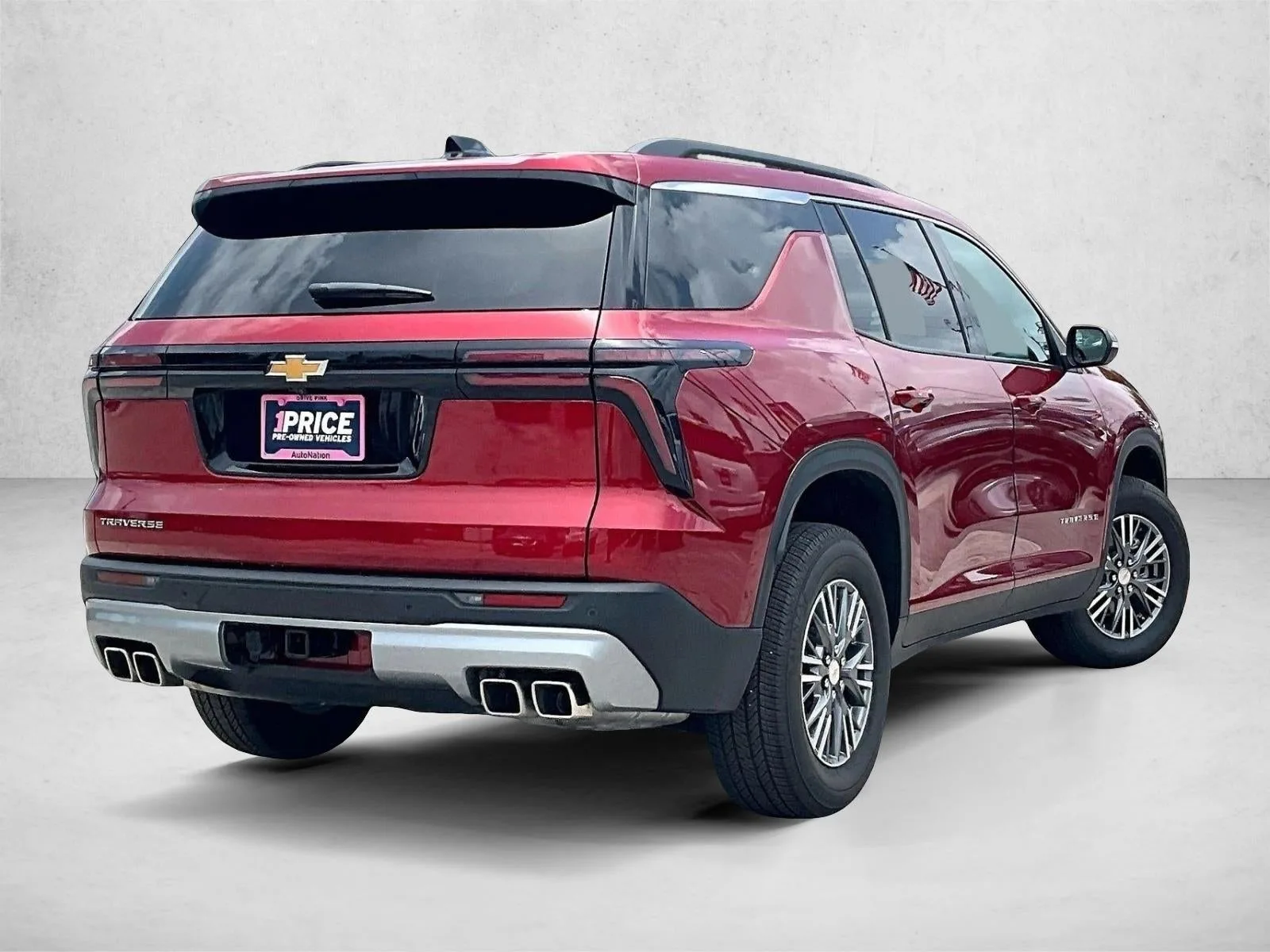 2025 Chevrolet Traverse LT photo 2