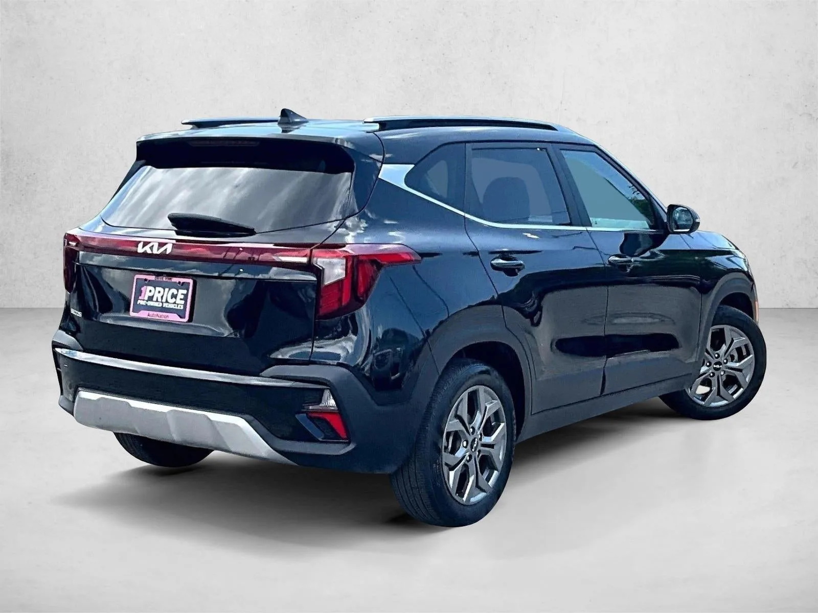 2024 Kia Seltos S photo 2