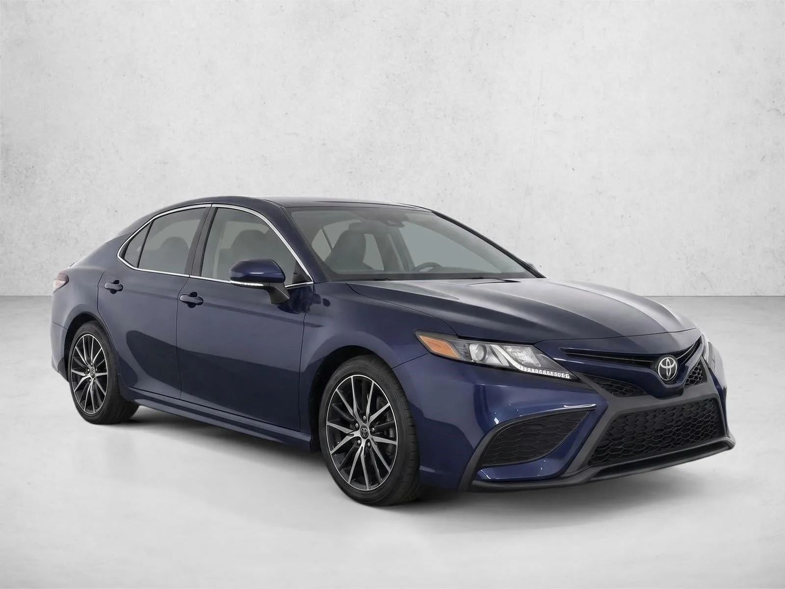 2022 Toyota Camry SE Auto (SE) photo 3