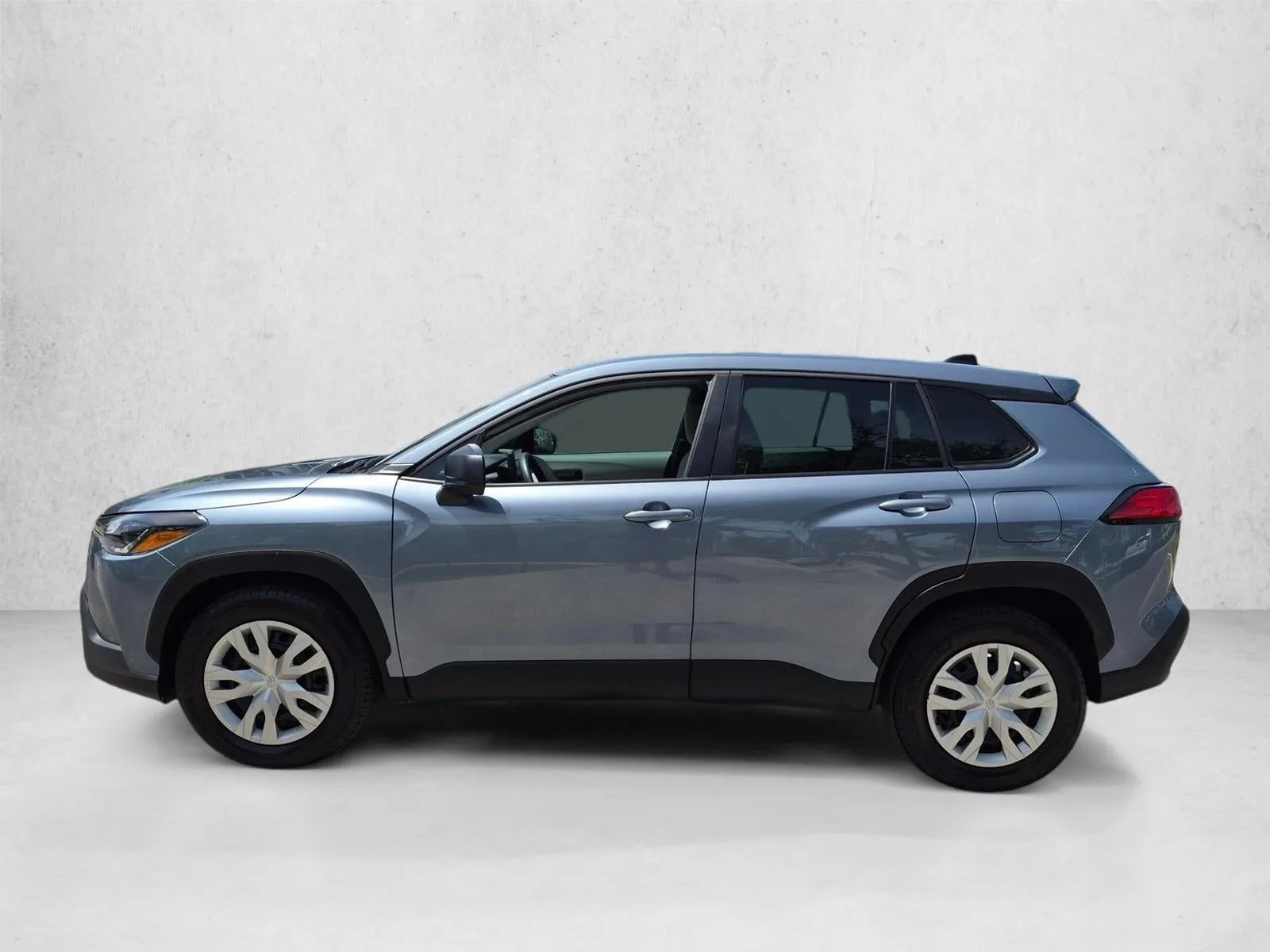 2024 Toyota Corolla Cross L 2WD (Natl) photo 8