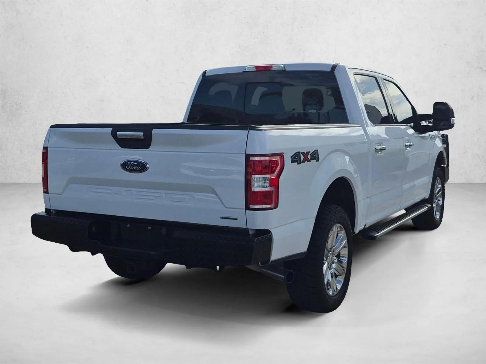 2019 Ford F-150 XLT 4WD SuperCrew 5.5' Box photo 5