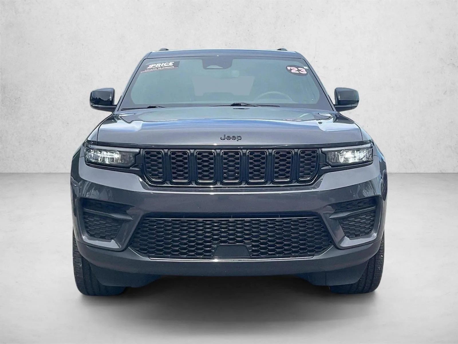 2023 Jeep Grand Cherokee Altitude 4x4 photo 3