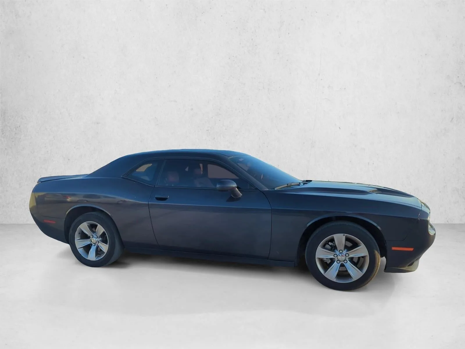 2018 Dodge Challenger SXT RWD photo 4