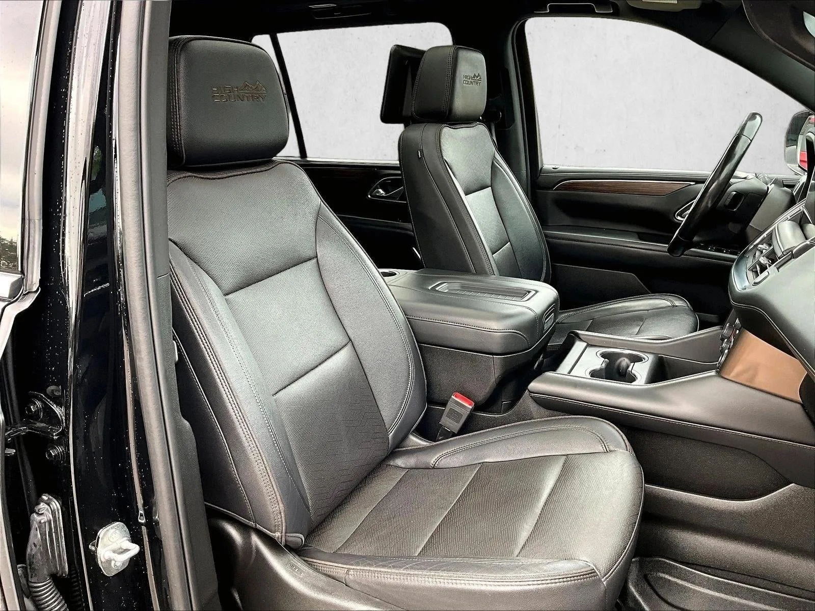 2023 Chevrolet Suburban High Country photo 9