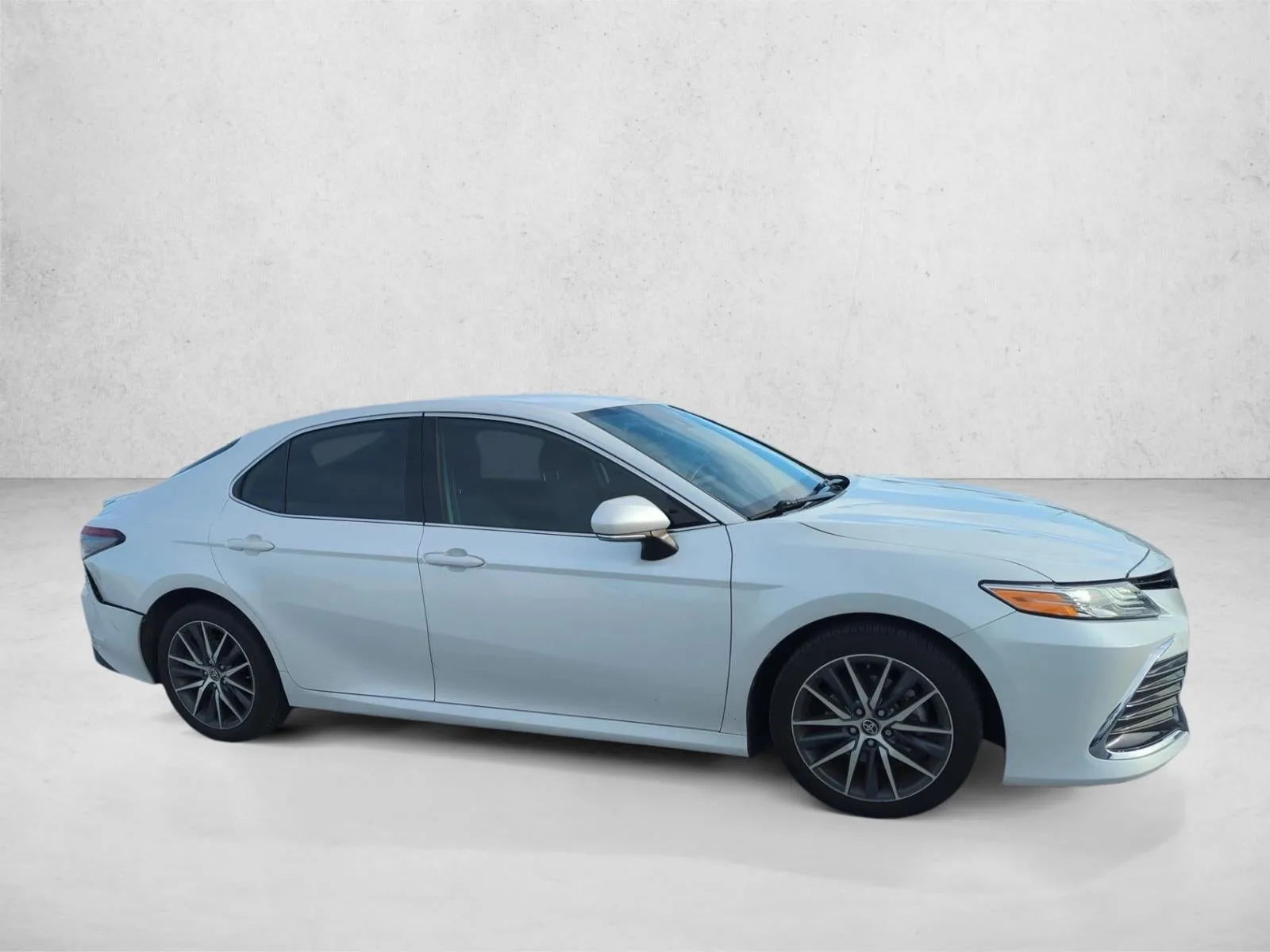 2023 Toyota Camry XLE Auto (SE) photo 5