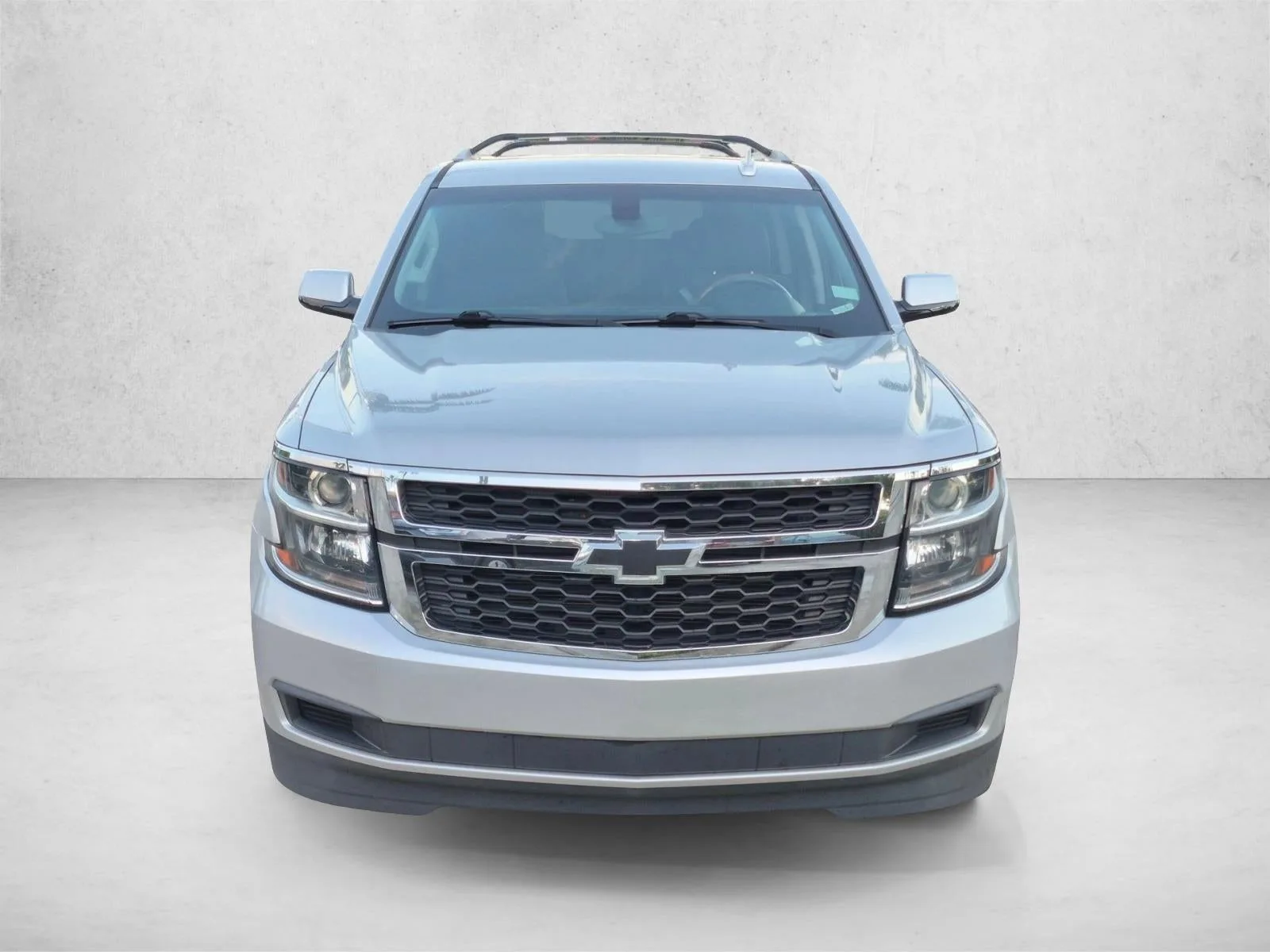 2018 Chevrolet Suburban 2WD 1500 LS photo 2