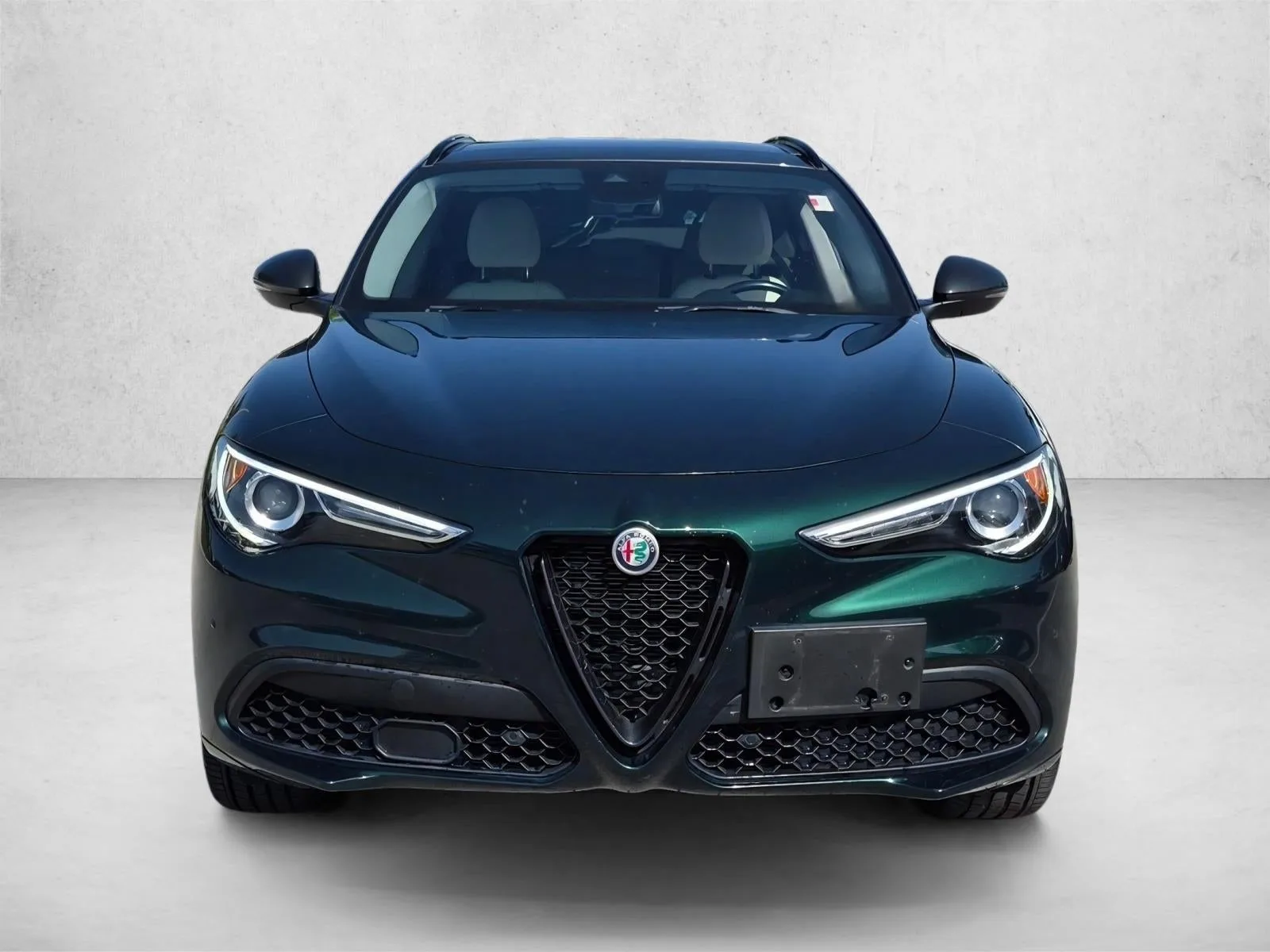2020 Alfa Romeo Stelvio Ti AWD photo 2