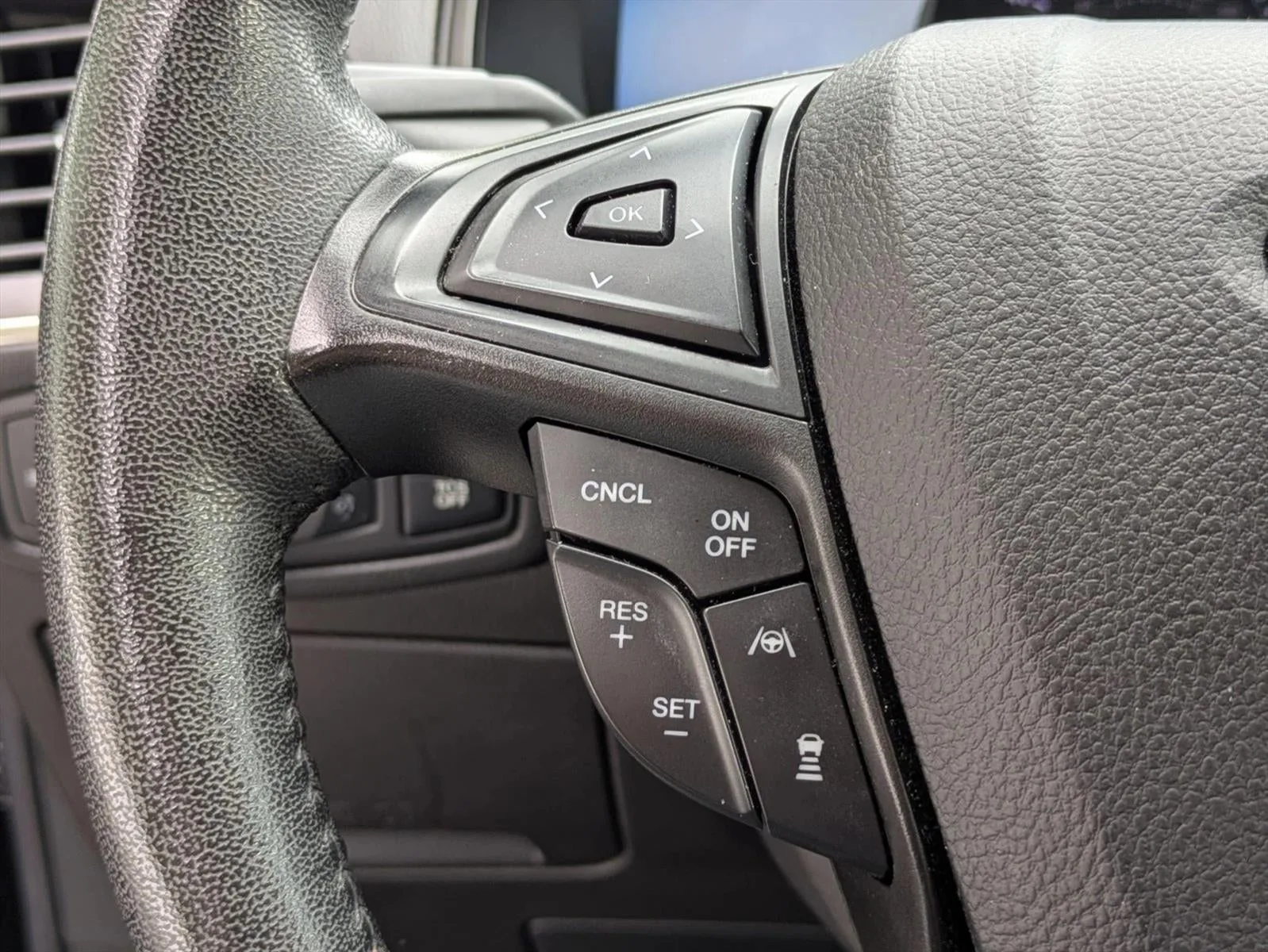 2022 Ford Edge Titanium AWD photo 5
