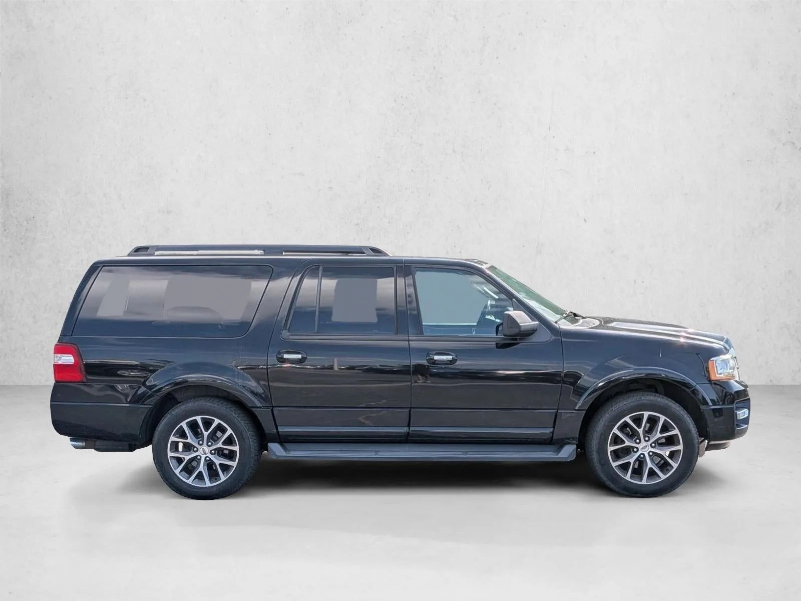 2016 Ford Expedition EL 4WD 4dr XLT photo 5