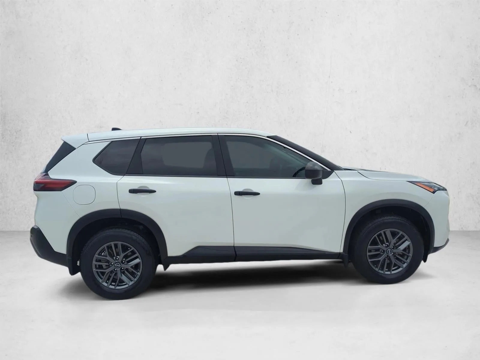 2023 Nissan Rogue FWD S photo 4