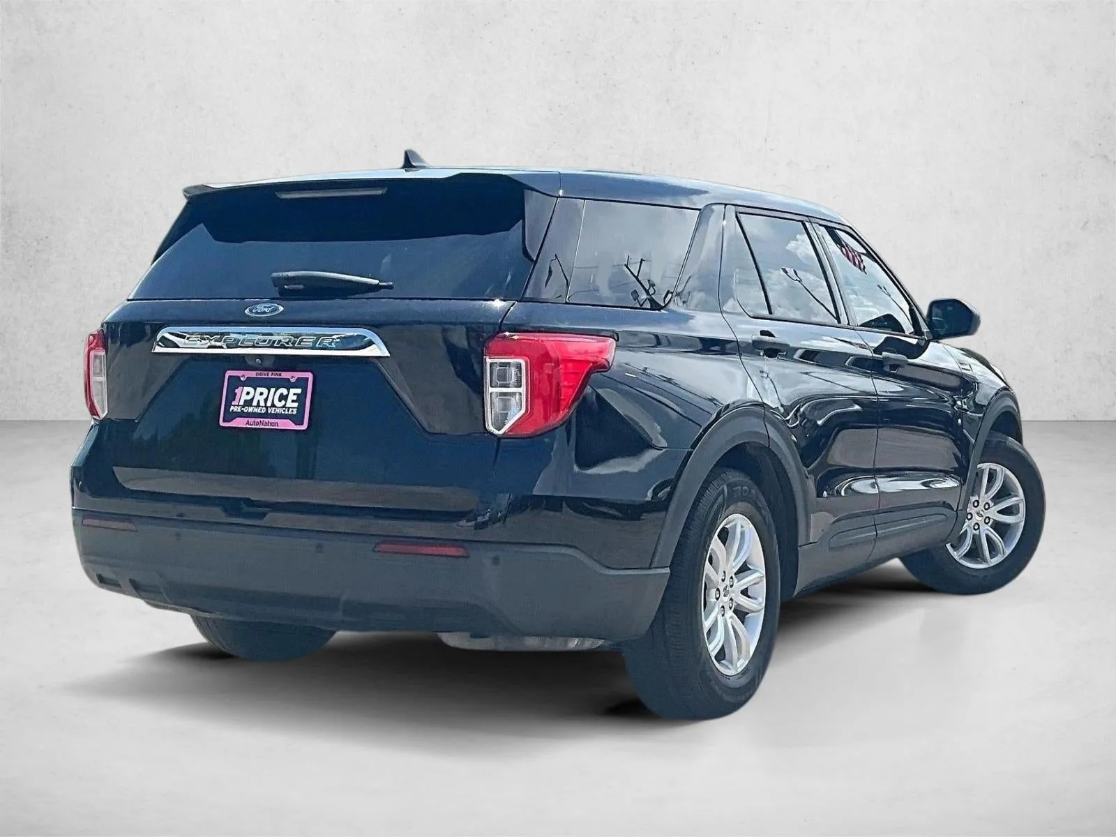 2021 Ford Explorer Base photo 2