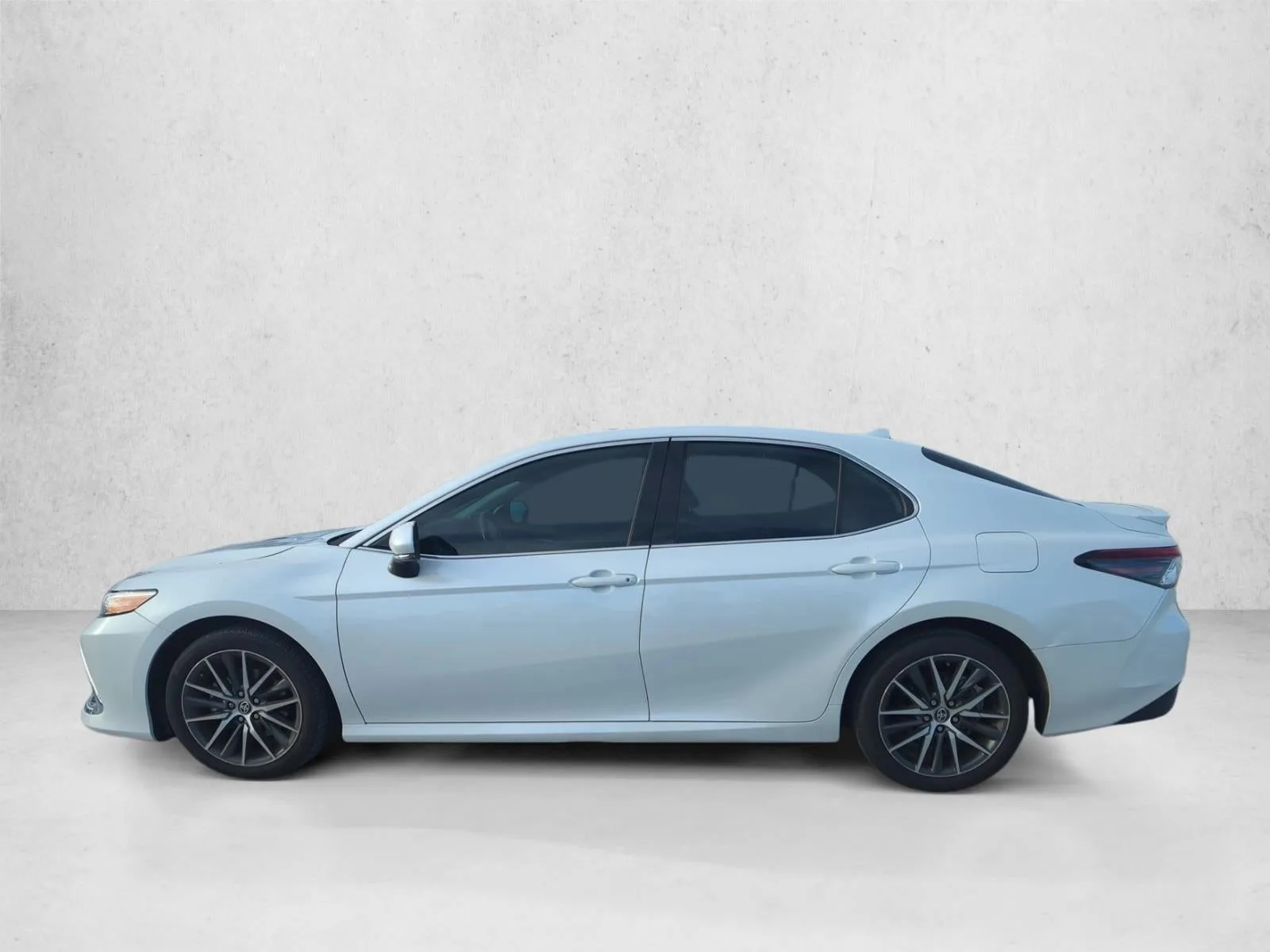 2023 Toyota Camry XLE Auto (SE) photo 6