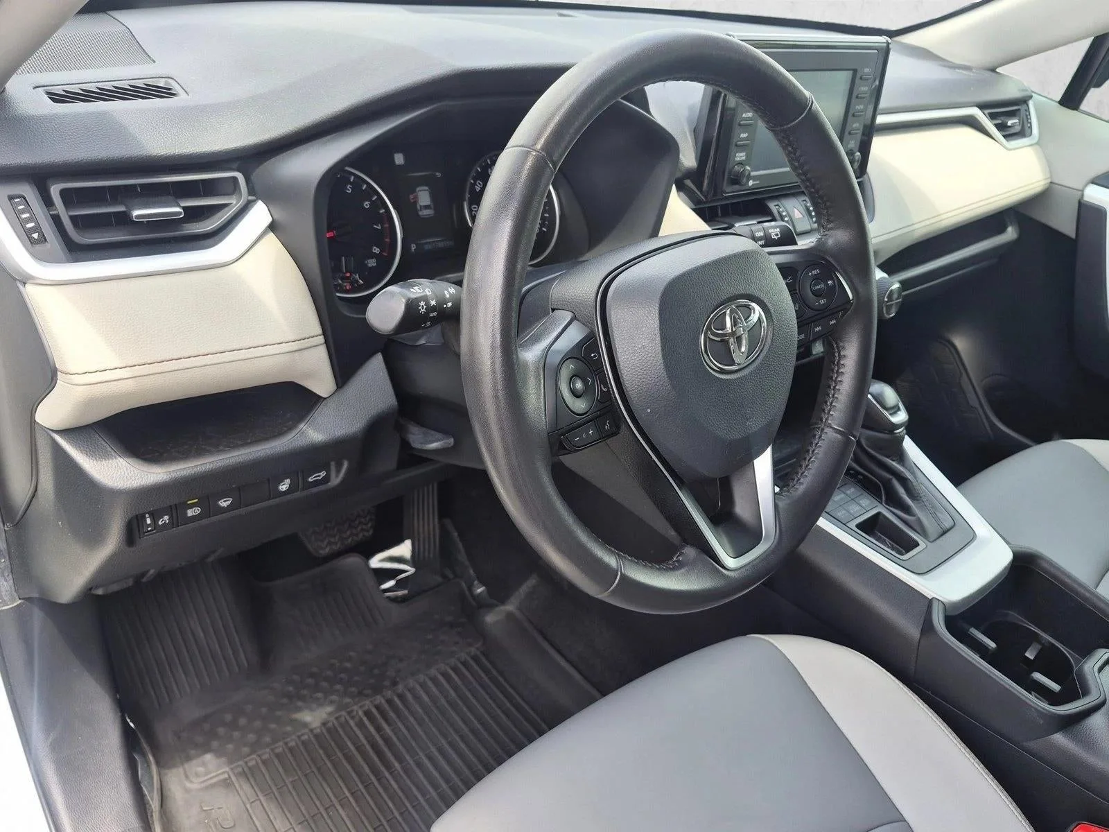 2022 Toyota RAV4 XLE Premium photo 10