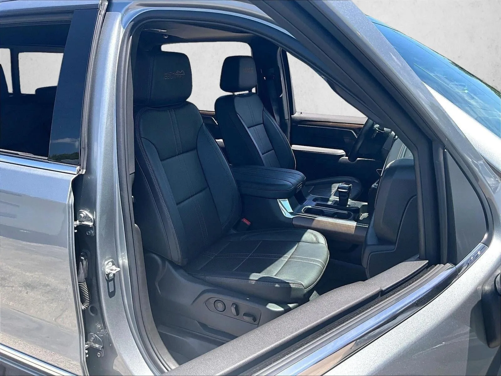 2026 Chevrolet Silverado 1500 High Country photo 9
