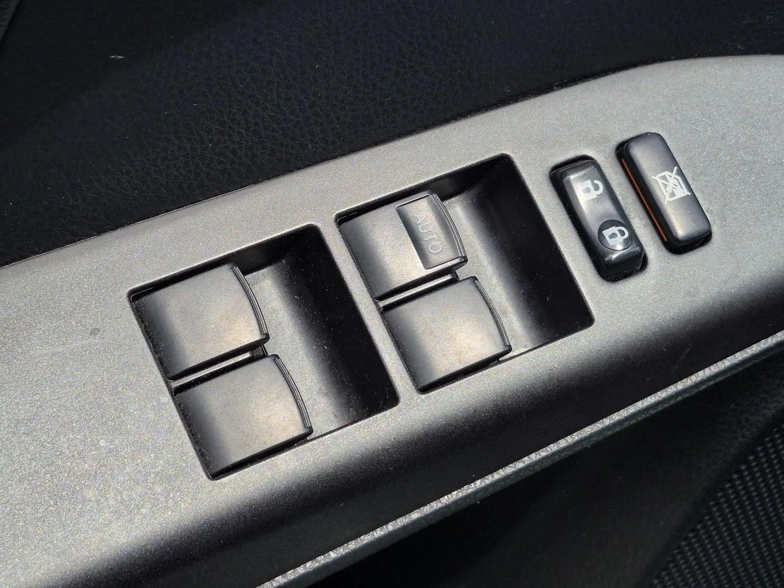 2018 Toyota RAV4 LE photo 4