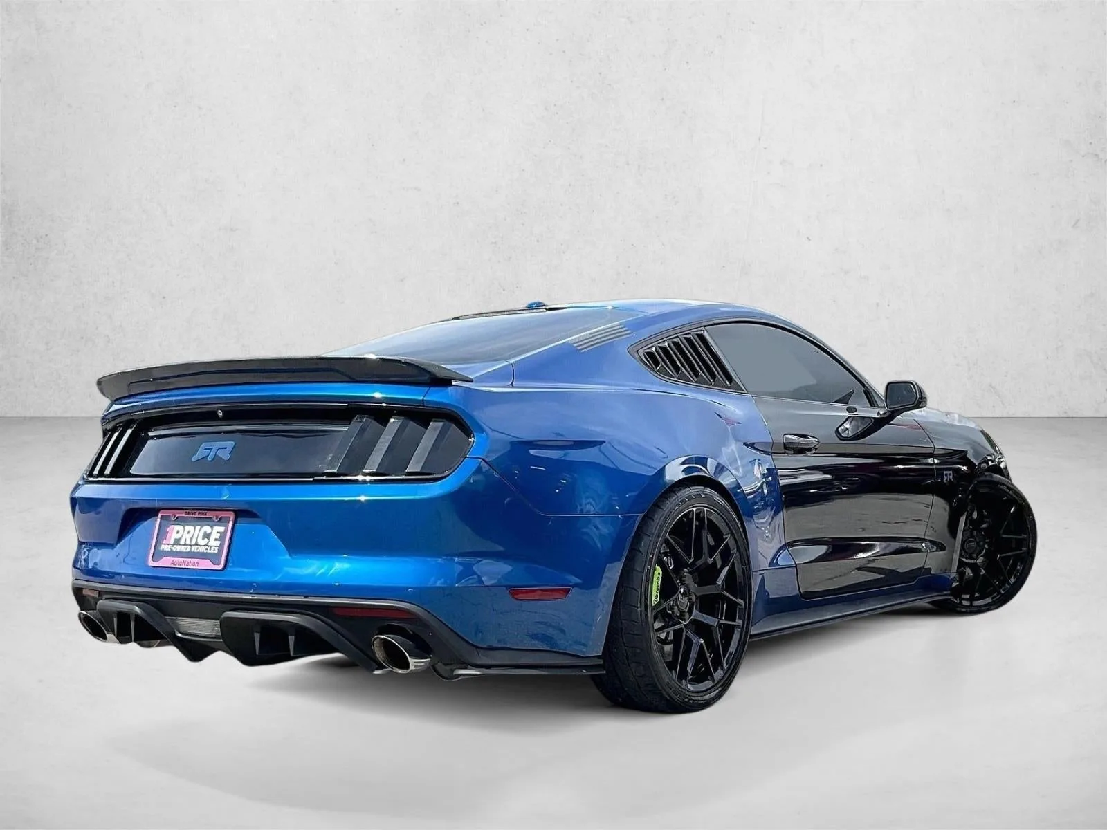 2017 Ford Mustang GT Premium photo 2