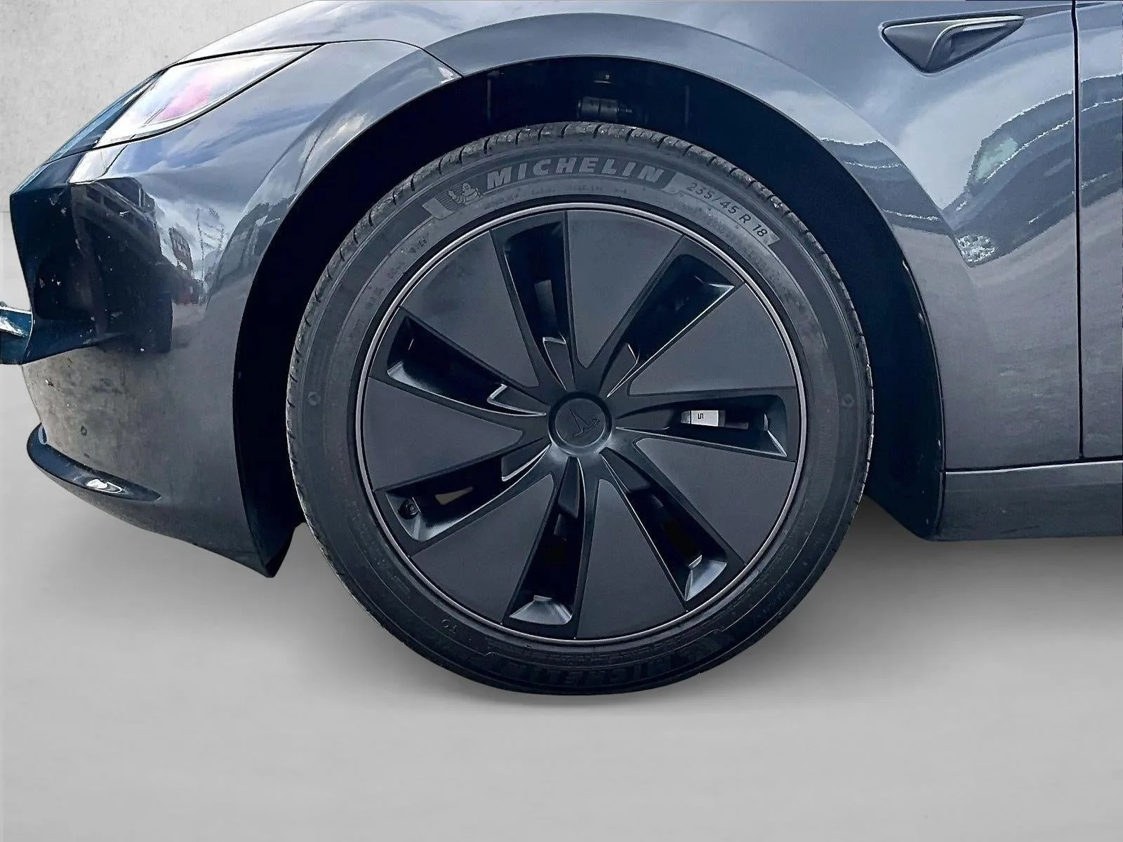 2025 Tesla Model 3 Long Range photo 10