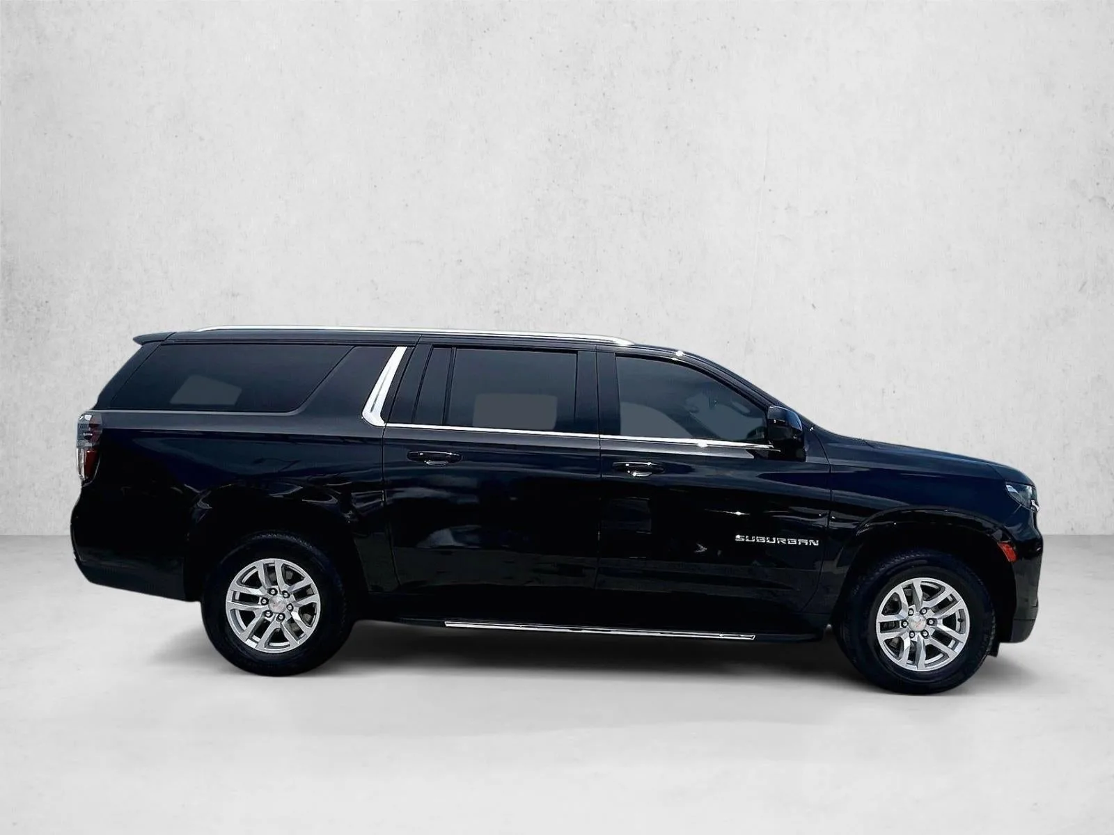 2024 Chevrolet Suburban LT photo 4