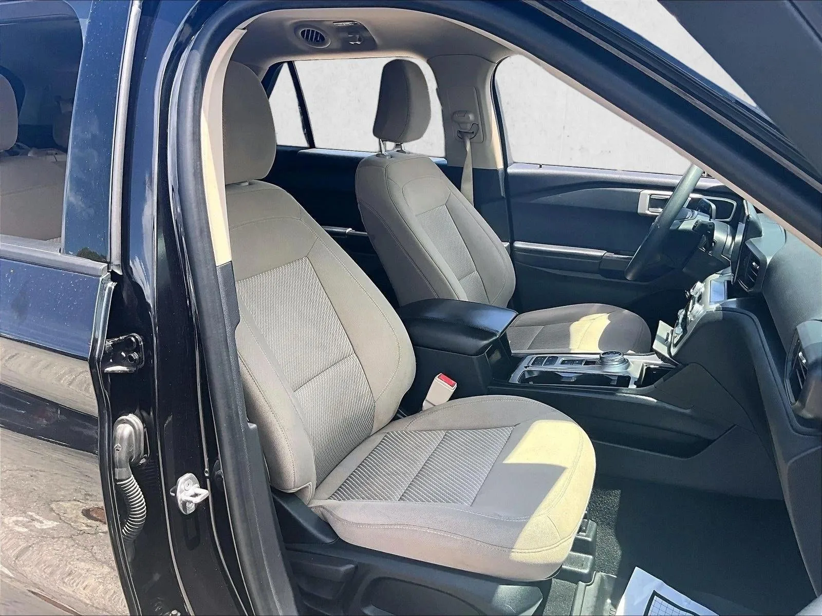 2021 Ford Explorer Base photo 9