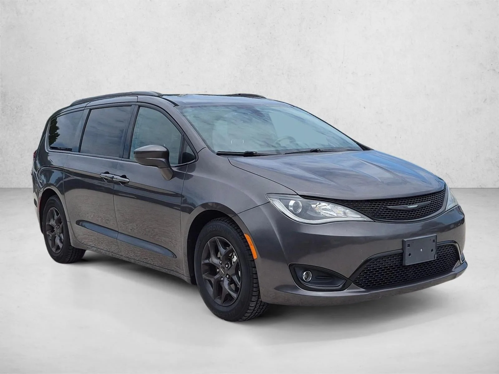 2018 Chrysler Pacifica Touring L Plus FWD photo 3