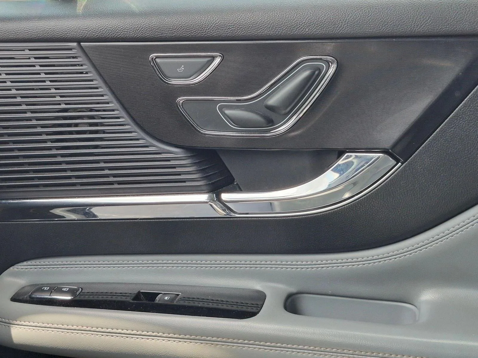 2021 Lincoln Corsair Standard FWD photo 12