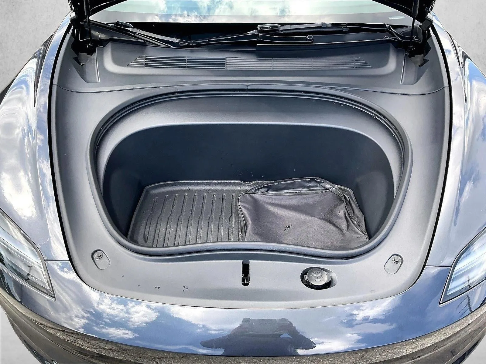 2025 Tesla Model 3 Long Range photo 11