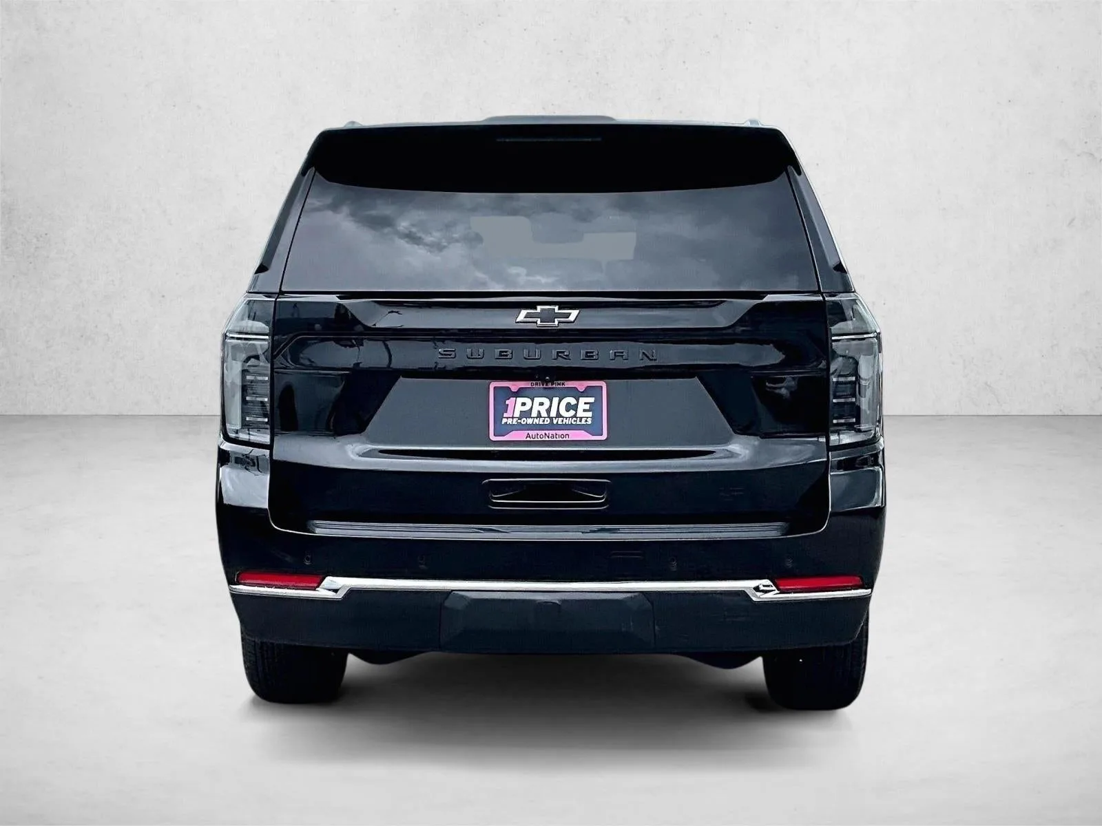 2025 Chevrolet Suburban LT photo 4