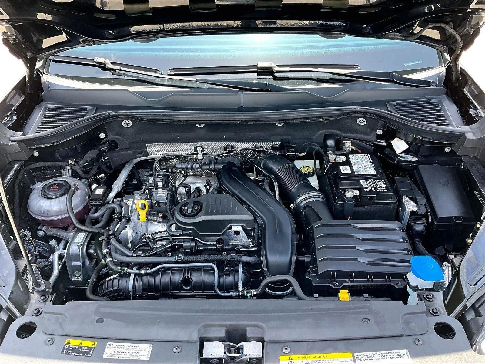 2022 Volkswagen Taos SEL 4MOTION photo 11