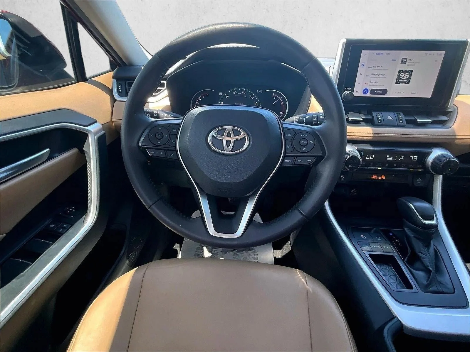2023 Toyota RAV4 XLE Premium photo 7