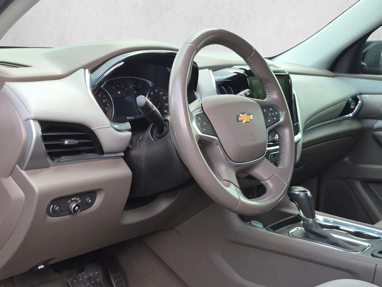 2020 Chevrolet Traverse FWD 1LT photo 2